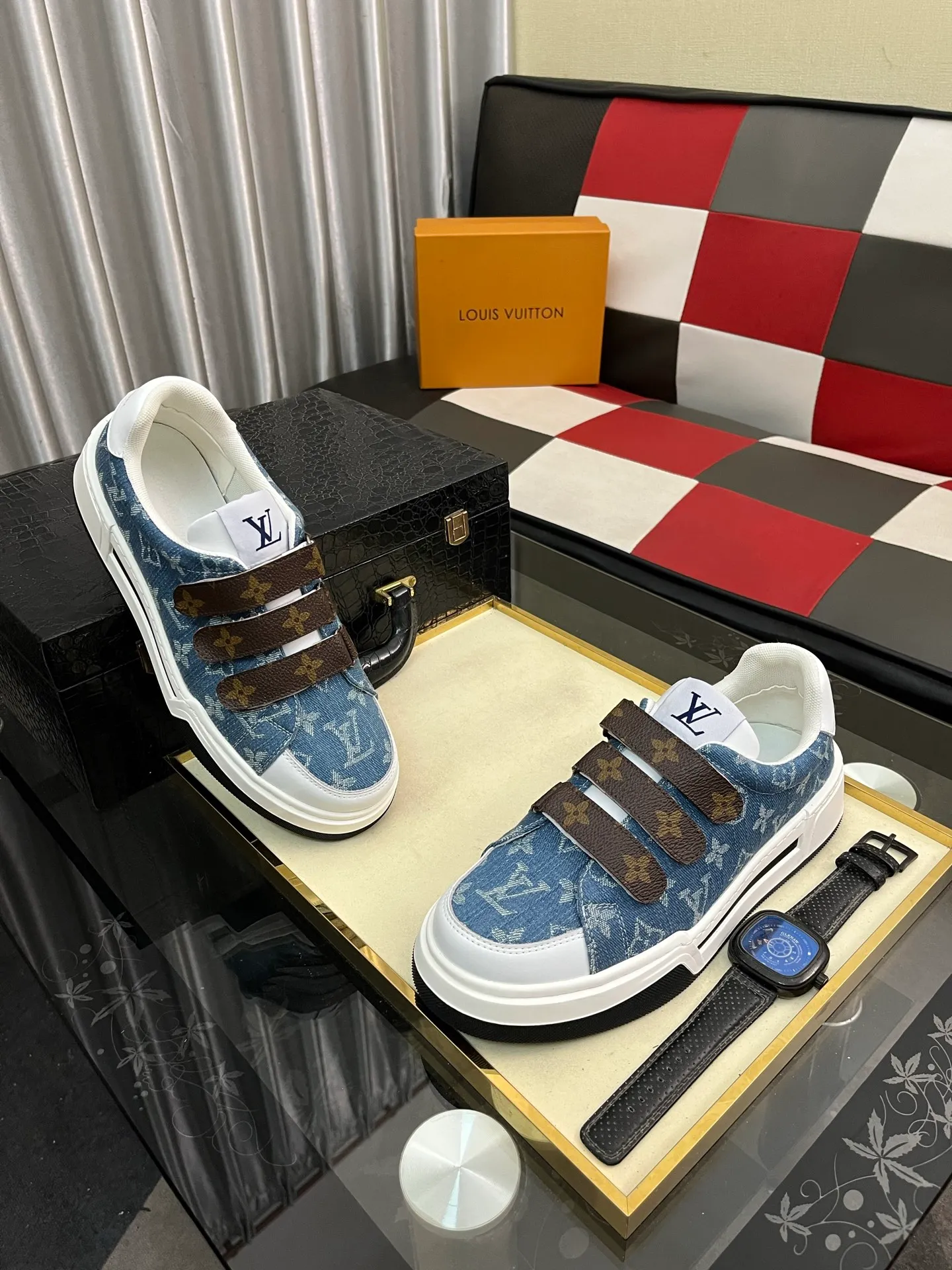 Men's Men's Shoes 💰420⌚️⌚️🇮🇹🇮🇹LV Louis Vuitton. The latest trendy casual shoes are popular in physical stores in sizes 38-44. New spring and summer comfortable imported custom original cowhide, unique jacquard fabric element design. Paired with sheepskin lining, Lv original bottom, [taiyang][taiyang] high-end packaging and high quality💪Details determine the quality, you can enter and leave the counter at will, welcome to compare🇮🇹